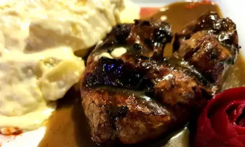 Lomo a la Pimienta con papas a la crema